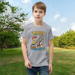 Gone Fishin’ with My Floof Youth T-Shirt (S–XL) – Soft Short-Sleeved Cotton Tee Featuring Boy and Siberian Husky Fishing Scene