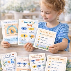 Peut inclure: Une jeune fille tient des cartes avec des invites de bien-être mental. Les cartes présentent des phrases telles que "Respiration carrée", "Restez fort" et "Notes à soi". Les cartes ont des illustrations et du texte colorés.