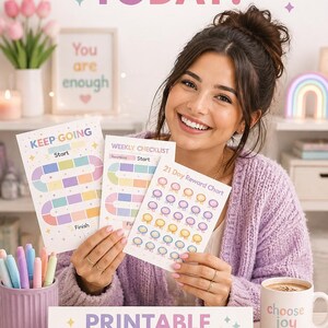Peut inclure: Trois tableaux de récompenses et listes de contrôle imprimables avec des graphismes aux tons pastel. Les tableaux présentent un parcours 'KEEP GOING', une 'WEEKLY CHECKLIST' et un '21 Day Reward Chart' avec des icônes circulaires. Le texte inclut 'BUY & PRINT TODAY!' et 'PRINTABLE REWARD CHARTS & CHECKLISTS'.