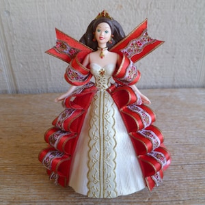 Hallmark Keepsake Ornament Holiday Barbie 3.5&quot; Tall 1997