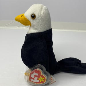 Peluche de águila calva Ty Baldy the Eagle Beanie Babies con etiquetas, 18 cm de alto, año 1996