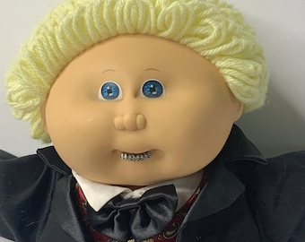 Cabbage Patch Kinder Junge Puppe Smoking Fliege Hosenträger 17 "Hoch 1982 Stofftier Puppe