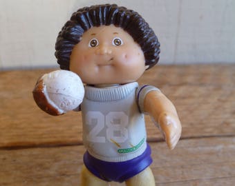 Cabbage Patch Kinder Miniature Figur Puppe Baseballspieler Kuchen Topper 3,5 "Hoch 1984