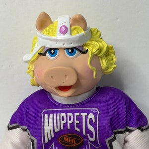 Miss Piggy Sesame Street Hockey Player 11&quot; Tall 1995 Stuffed Toy Doll