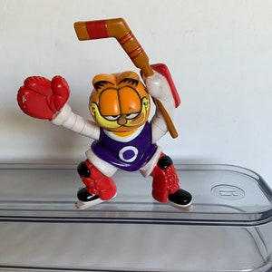 Garfield Hockey Player Cake Topper 3.25" Tall 1999