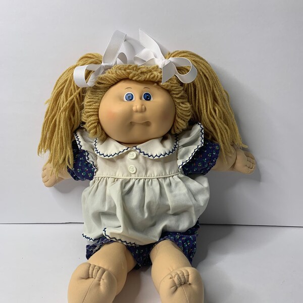 Cabbage Patch Kids Doll Blond Hair Blue Eyes 16" Tall 1982 Stuffed Toy Doll