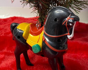 ディズニー ムーラン「カーン」ブラックホース クリスマスオーナメント