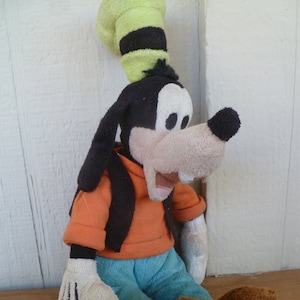 Walt Disney Goofy Mini Small Plush 13&quot; Tall Stuffed Toy Doll