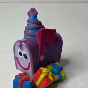 Blue&#39;s Clues Buddies Birthday Mail Box PVC Toy Cake Topper 3.25&quot; Tall 1999 Fisher Price