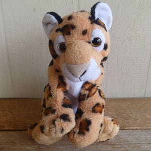 The Petting Zoo Plush Leopard 8&quot; Tall 1994 Stuffed Animal Toy