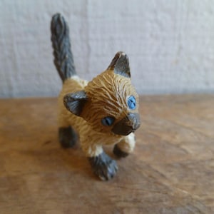 Puppy In My Pocket Siamese Cat Kitten Miniature Figure Meg Inc. 1.5&quot; Long 1994