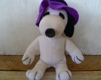 Snoopy Purple Hat Cloth Doll Applause Peanuts Charlie Brown 8" Tall Stuffed Animal Toy