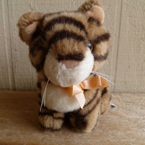 Toys R Us Plush Cat Kitten 6" Tall 1994 Stuffed Animal Toy
