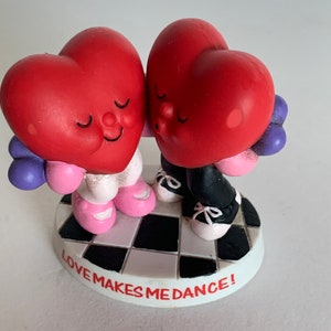 Avon &quot;Love Makes Me Dance!&quot; Dancing Hearts Cake Topper 2.25&quot; Tall