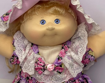 Cabbage Patch Kids Hasbro 10th Anniversary Cloth Face Blue Eyes 13" Tall 1992 Stuffed Toy Doll