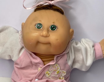 Cabbage Patch Kids Första upplagan Brunt hår Gröna ögon 14" lång 2003 *Läs beskrivningen*