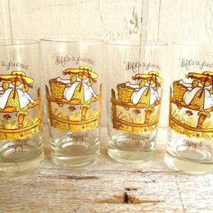 Holly Hobbie Drinking Glasses &quot;Life&#39;s a Picnic&quot; 5.5&quot; Tall 1969 Set of 4 Vintage American Greetings