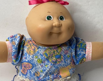 Muñeca prematura Cabbage Patch Kids de ojos verdes con atuendo, 14" de alto, 1982, muñeco de peluche