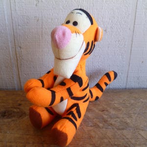 Disney Winnie the Pooh Plush Tigger Mattel 5.5&quot; Tall Sitting 1997  Stuffed Animal Toy