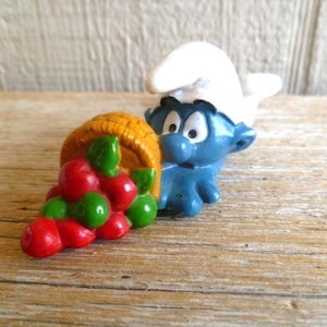 Smurf with Flowers Figurine Cake Topper PVC Vintage 3.25&quot; Long