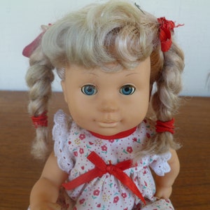 Poseable Sleepy Eyes Baby Doll 10 &quot;Tall 1996 Spielzeugpuppe