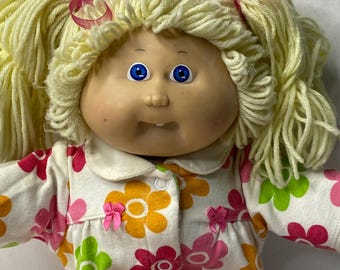 Muñeca Cabbage Patch, cabello rubio, ojos azules, 16" de alto, muñeco de peluche *LEER DESCRIPCIÓN*