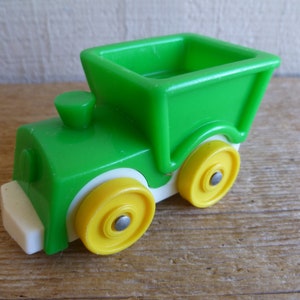 Fisher Price Little People Green Train Engine 3&quot; X 1.5&quot; Illco. Co