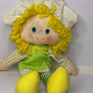 Munt tulp aardbei shortcake doek pop 17&quot; hoog 1984 kenner *LEES BESCHRIJVING* Vlek op gezicht