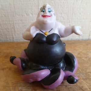 Disney Little Mermaid Ursula the Cecaelian Sea Witch Pvc Figurine Cake Topper 3&quot;  Tall X 3&quot; Wide Applause