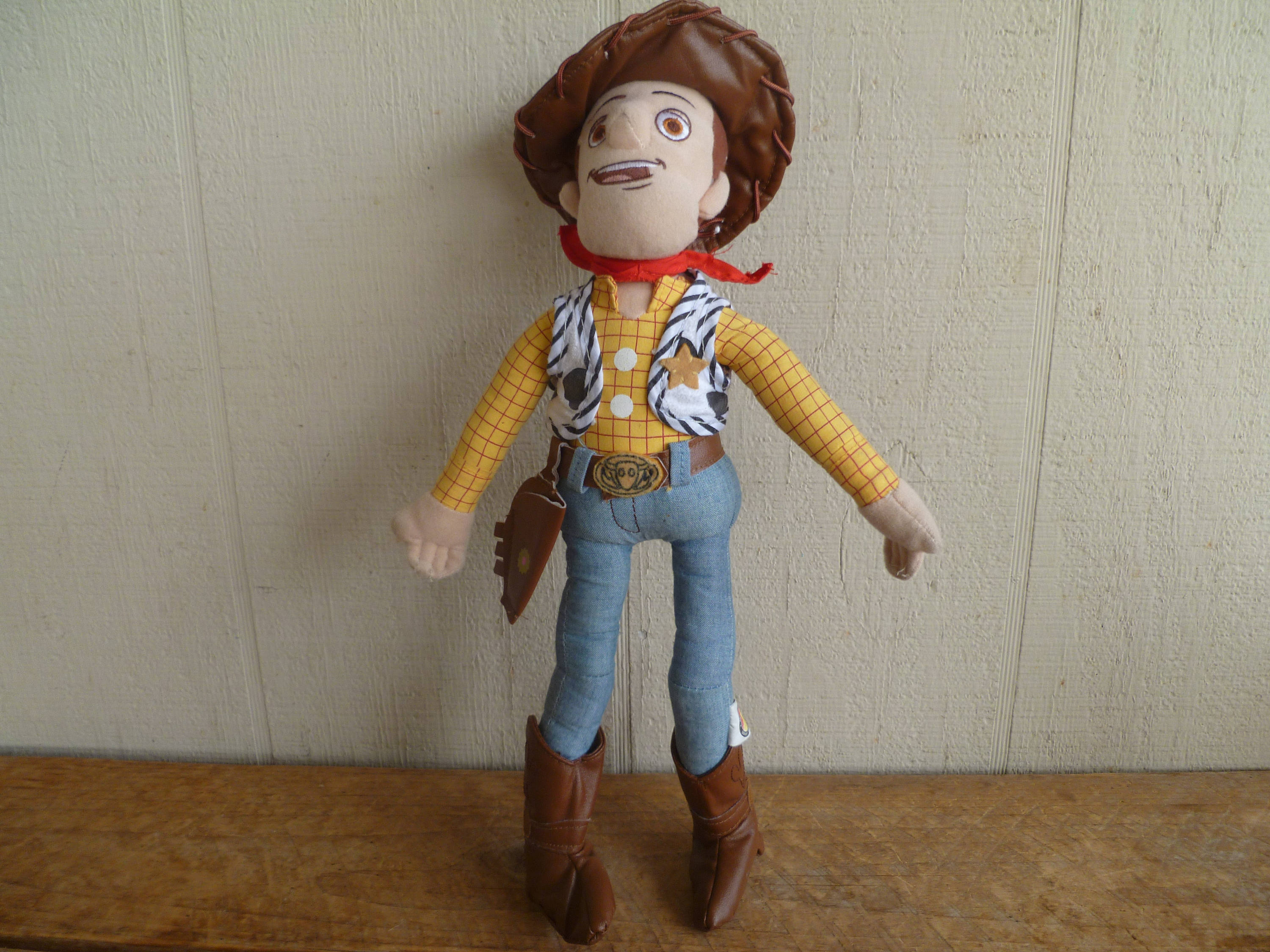 トイ・ストーリー「ウッディ」ぬいぐるみ 高さ14インチ
