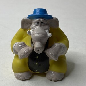 Subway Cats Don't Dance The Woolly Mammoth Squirting Toy 2.5" Tall 1997