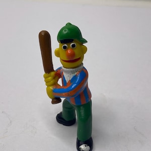 Sesame Street Bert Baseballspieler Cake Topper 7,5 cm hoch, Bert und Ernie
