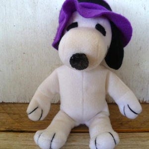 Snoopy Purple Hat Cloth Doll Applause Peanuts Charlie Brown 8" Tall Stuffed Animal Toy