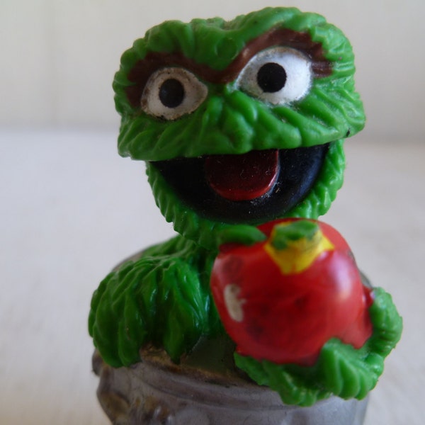 Sesame Street "Oscar The Grouch" Figure Cake Topper