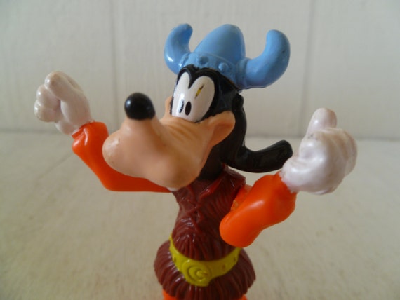 Disney Goofy Epcot Center 4