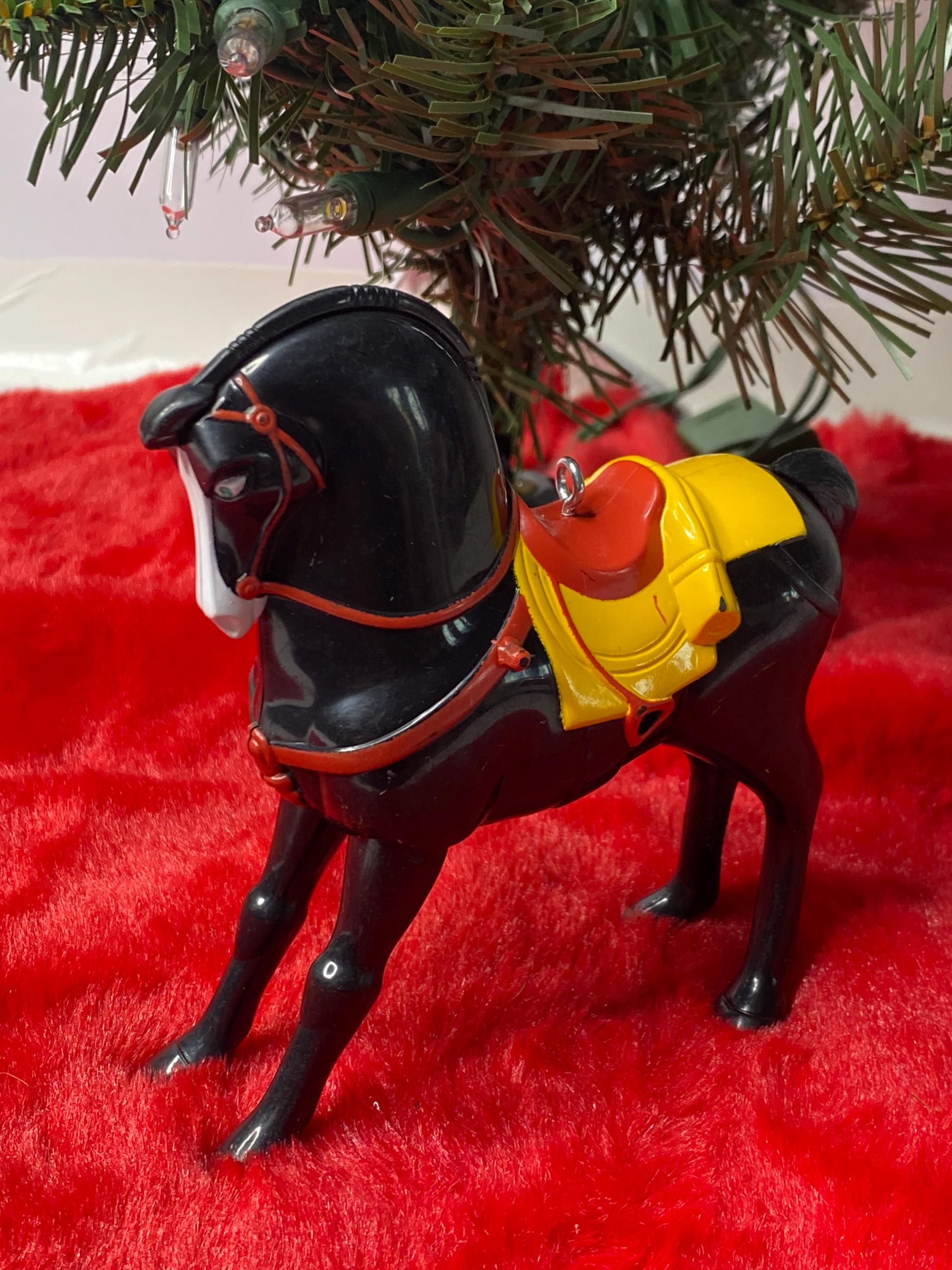 ディズニー ムーラン「カーン」ブラックホース クリスマスオーナメント
