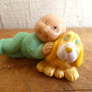 Figura miniatura de Cabbage Patch Kids con cachorro, 6,35 cm de largo, 1984