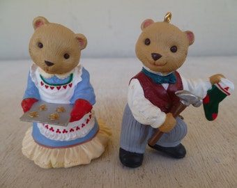 Hallmark Keepsake Ornament "Papa & Mama Bearinger" 2.75" Tall 1993