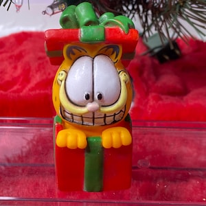 Garfield Present Vinyl Happy Holidays Carl's Jr. Fast Food Premium 3" Tall 1996