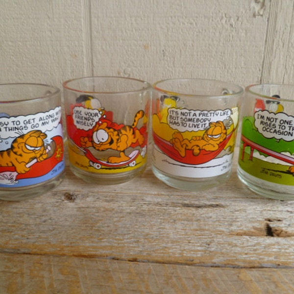 McDonalds Garfield Glass Mugs Set of 4, 3.5" Tall, 3" Diameter 1978 United Feature Syndicate. Inc.