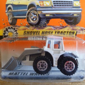 Matchbox Mattel wielen grote verhuizers serie 2 schop neus trekker #13 1997 nieuw op kaart