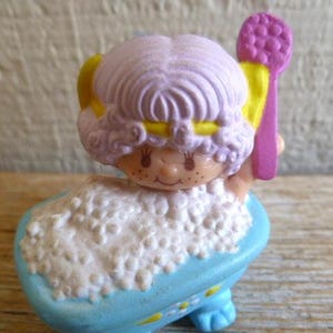Strawberry Shortcake Angel Cake in Bathtub PVC Miniature