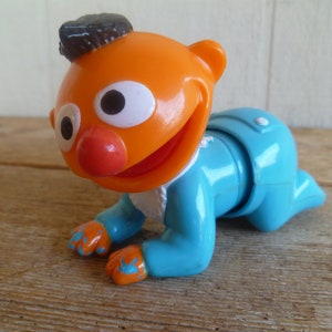 Sammeln Sesamstraße Ernie Kunststoff Wind Up Cake Topper Farbe Abgesplittert Nicht Arbeiten