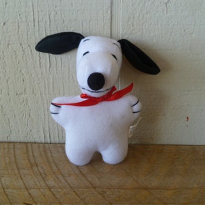 Snoopy Plush Cloth Doll Peanuts Charlie Brown 5" Tall Stuffed Toy Doll