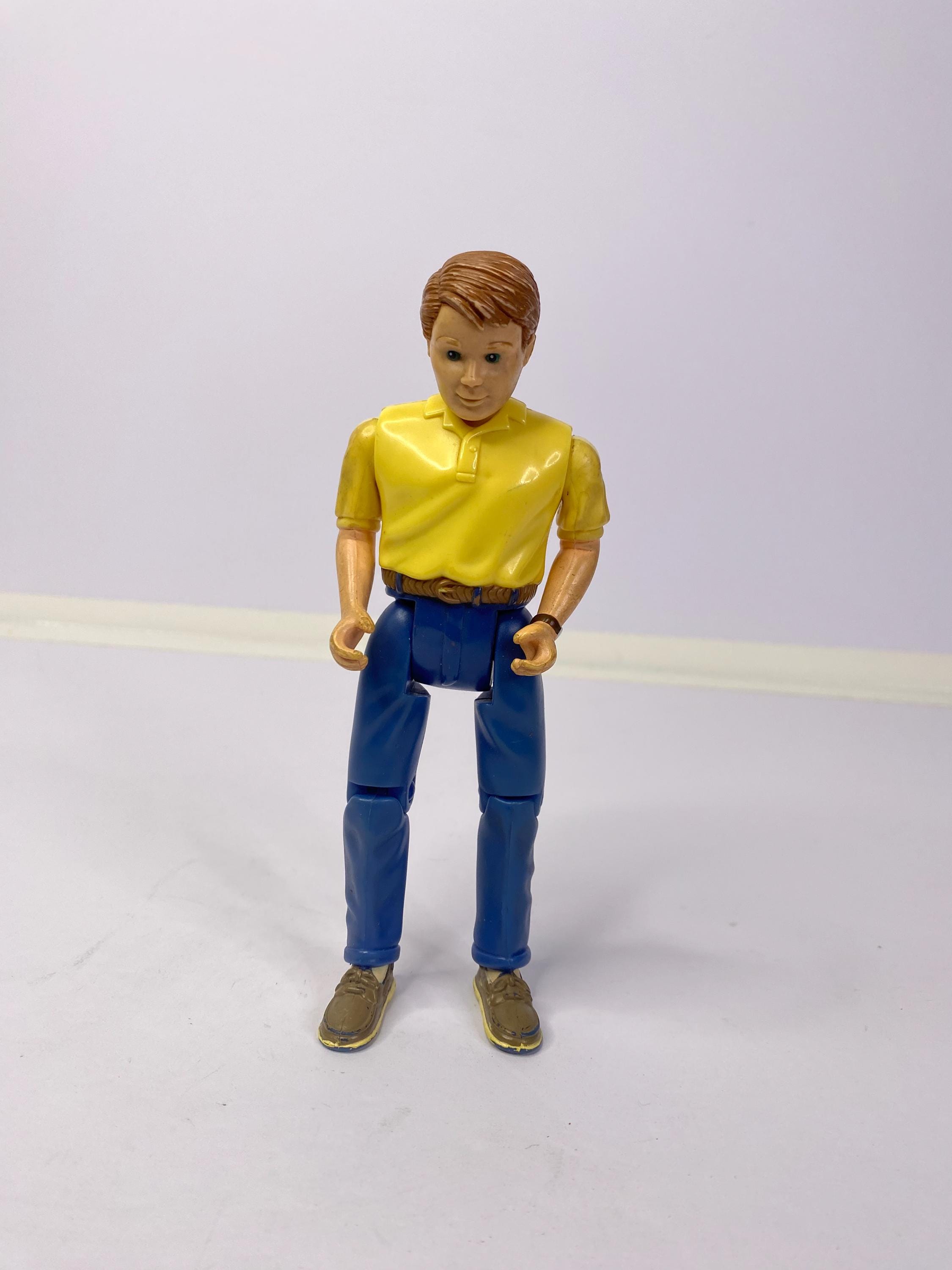 Figura Di Ricambio Papà Per Casa Delle Bambole Fisher-Price Loving Family: Personaggio Snodabile Con Capelli Castani, Camicia A Righe E Pantaloni Grigi