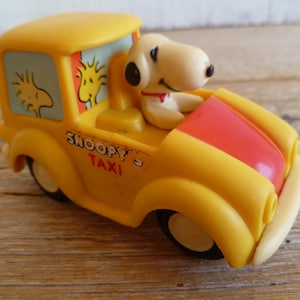 Snoopy Charlie Brown Snoopy&#39;s Taxi Car Cake Topper 2 &quot;Hoch
