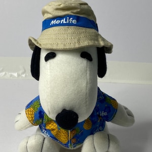 Met Life Snoopy Plush Peanuts Charlie Brown Tropical Vacation 7.5" Tall Sitting Stuffed Animal Toy
