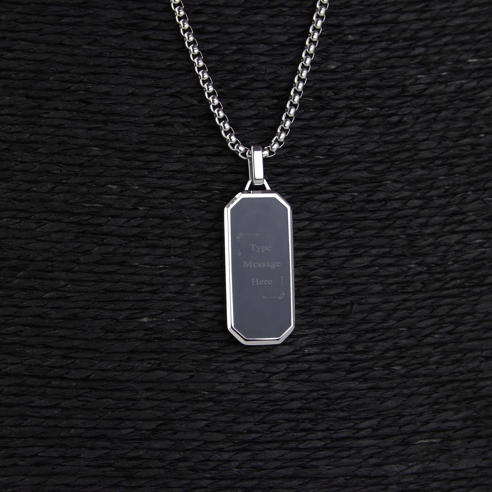 Collana Uomo In Acciaio Inox Nero Con Pendente Rettangolare A Numeri Romani