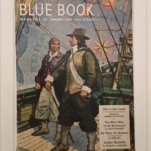 Puede incluir: Portada enmarcada de la revista vintage "Blue Book" de enero de 1946, con ilustraciones de dos hombres con vestimenta histórica en un barco. La portada incluye texto y un diseño de rosa de los vientos, con el título "Blue Book".