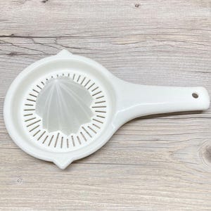 Vintage White Citrus Juicer with Strainer